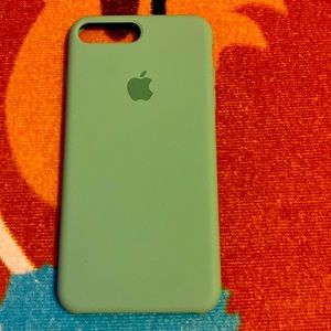 I am selling a iPhone 7plus phone case in mint leather.